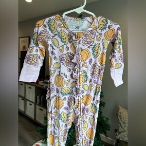 Bums & Roses Fall Pumpkin, Pies, & Turkeys Zippy Pajamas Size 12-18M VGUC